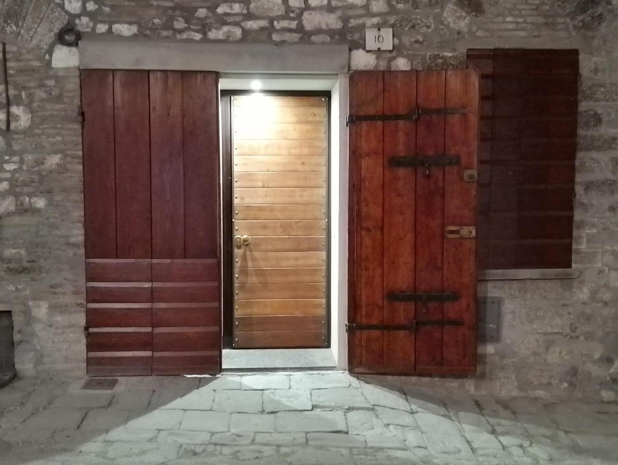 Via Mazzini Home Gubbio Exteriör bild
